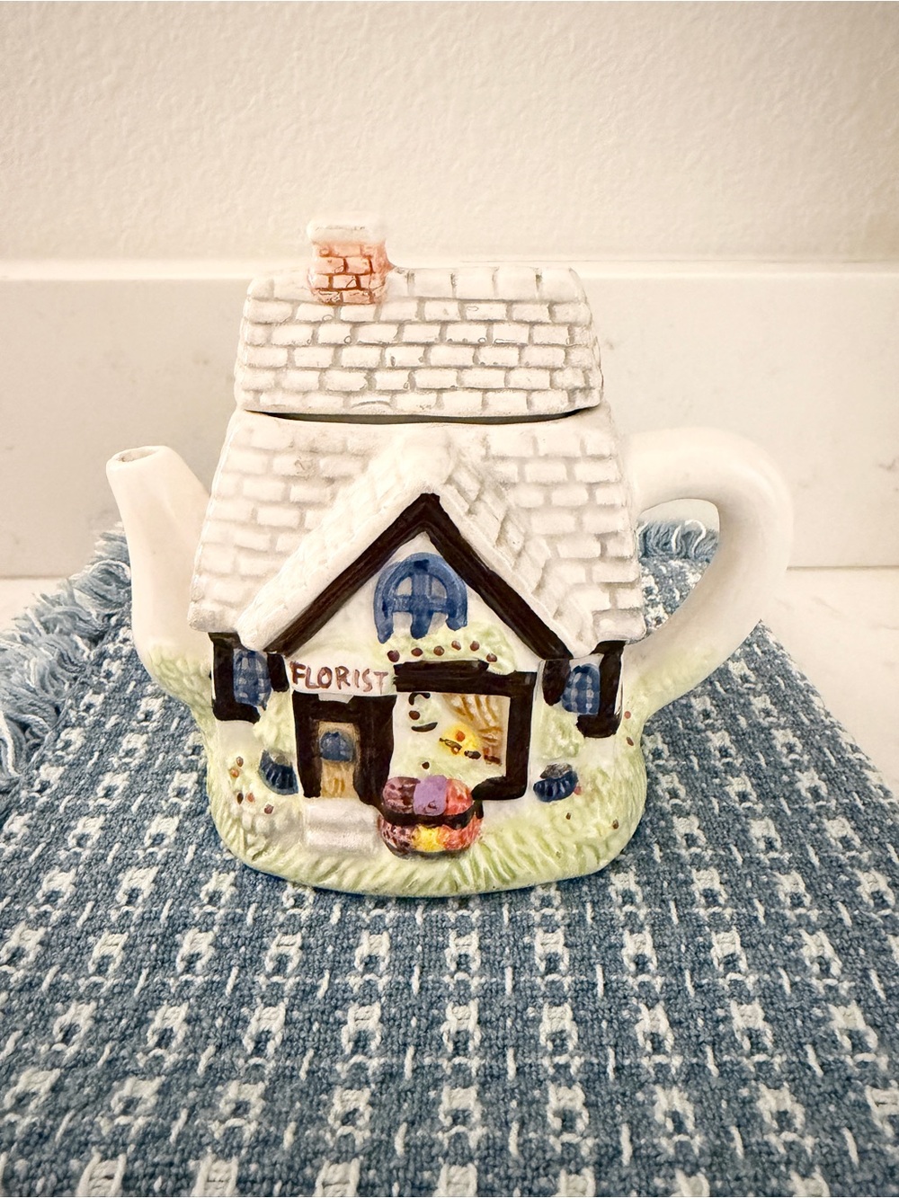90s Tea Nee Teapot - Mini Teapot Ceramic Florist Shop with Lid